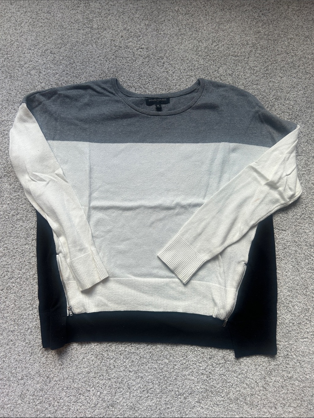 Banana Republic Women's Colorblock Crewneck Sweater - Gray/White/Black
